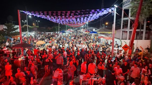 Noite de São Pedro com muito forró