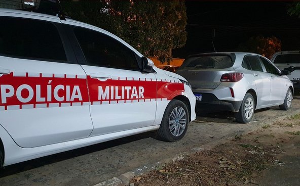 Carro roubado que circulava com placa clonada apreendido em Catolé do Rocha