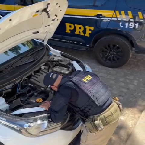Veículo recuperado pela PRF, em Cajazeiras