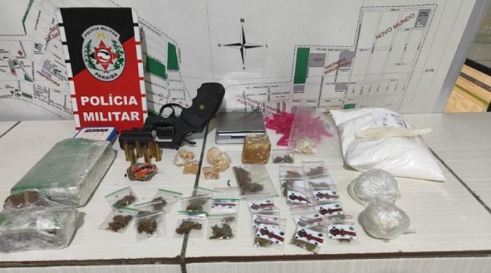 Prisão de suspeitos e apreensões de materiais ilícitos