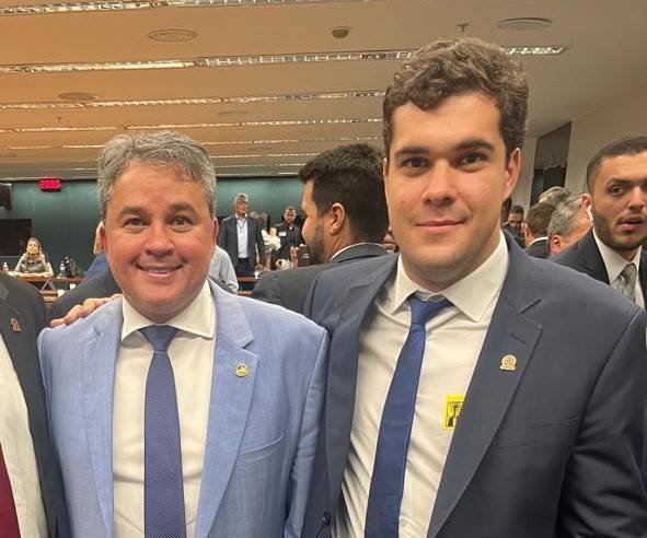 Senador Efraim Filho com Guilherme Coelho