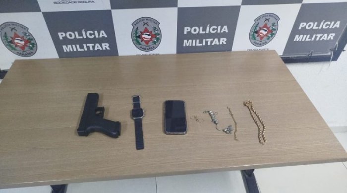 Apreensão de adolescente que usava réplica de pistola para cometer infracionais