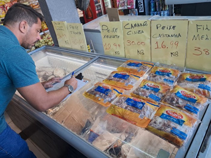 Apreensão de dezenas de produtos alimentícios impróprios para o consumo