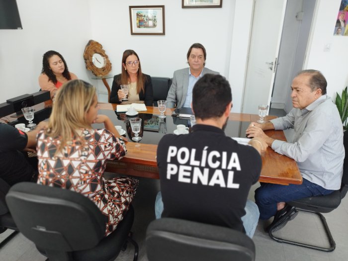 1.000 bolsas de cursos profissionalizantes para reeducandos da Paraíba