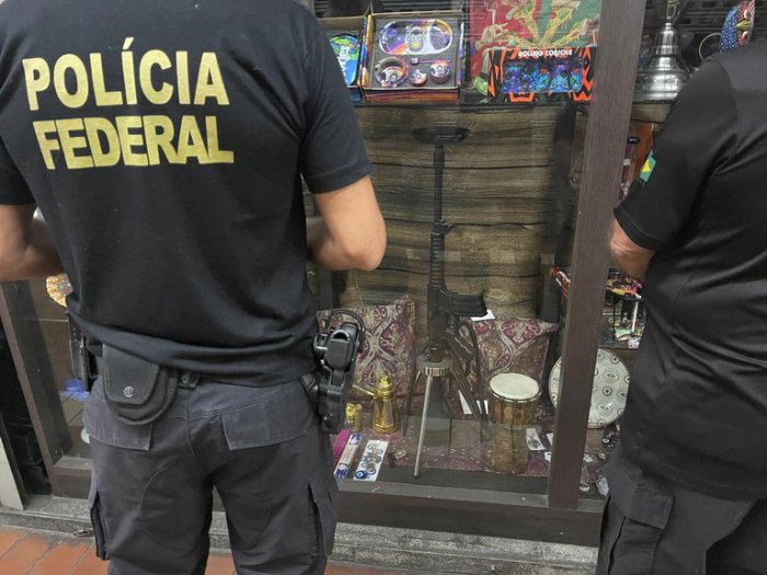 Mandados de prisão e busca e apreensão