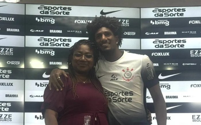 Talles Magno se emociona em coletiva de apresentação no Corinthians