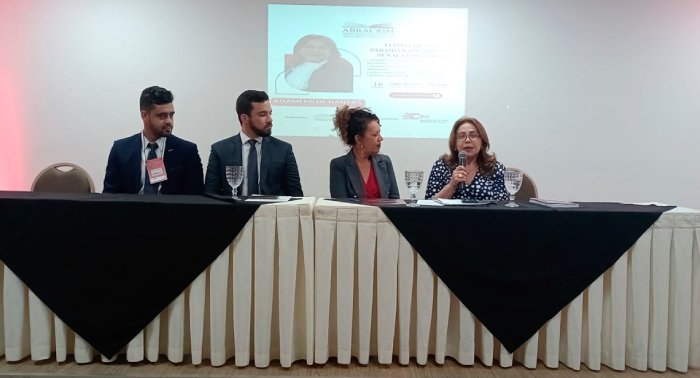Palestra em evento da ABRACRIM