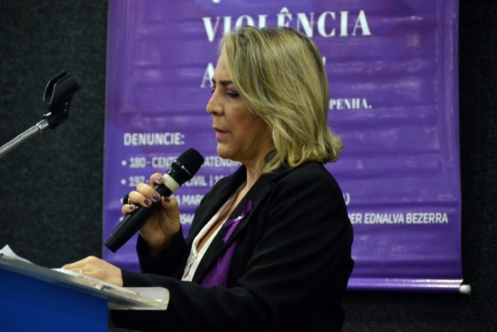 Campanha Agosto Lilás com roda de diálogo