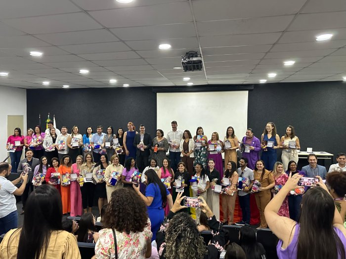 Entrega do Selo Social “Prefeitura Parceira das Mulheres” para 38 prefeituras