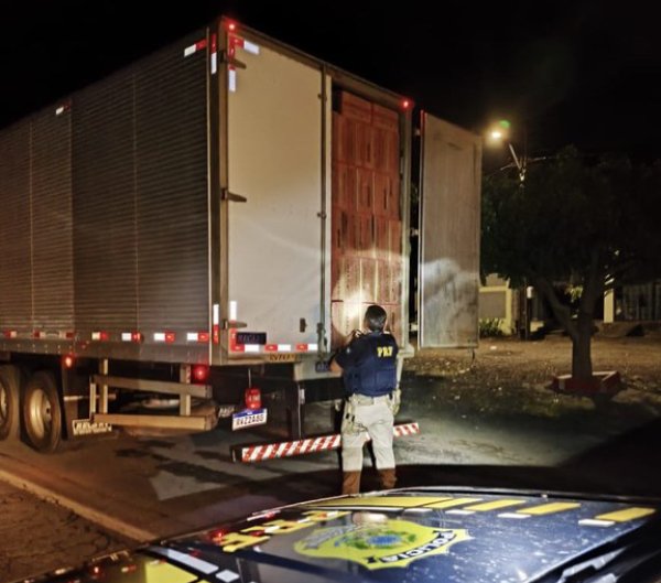 Apreensão de 880 mil maços de cigarros contrabandeados