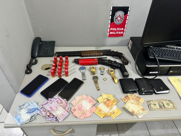 Prisão de suspeitos após assalto e sequestro-relâmpago