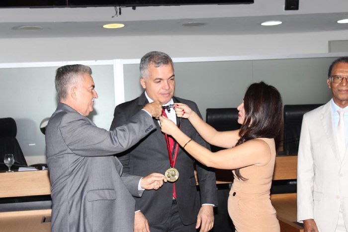 Medalha Epitácio Pessoa ao presidente do TRT-13