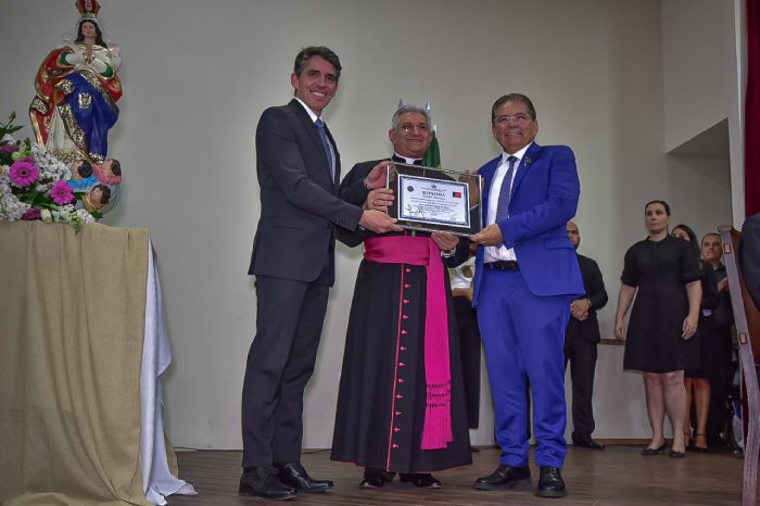 Cidadania Paraibana a Dom Dulcênio Fontes de Matos