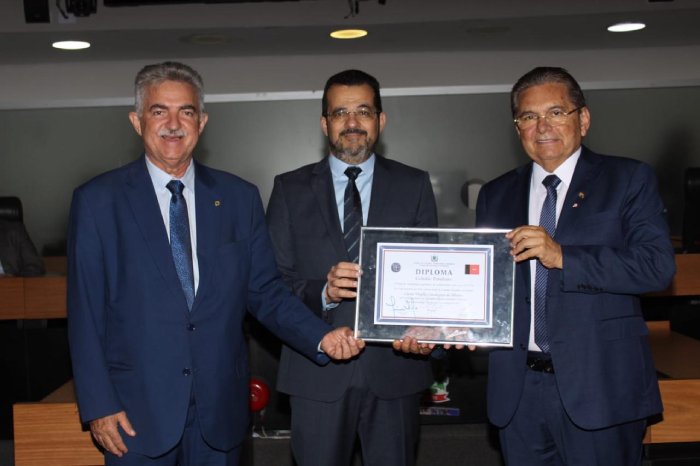 Médico Cássio de Oliveira recebe cidadania paraibana