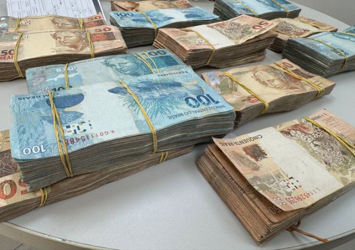 Prisão de duas pessoas por lavagem de dinheiro e crime eleitoral