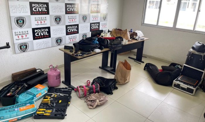 Prisão de casal que furtava objetos de veículos