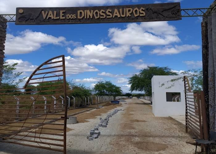 Vale dos Dinossauros fecha para visitação neste domingo (06) e reabre na próxima terça-feira (08)