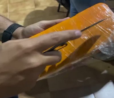 Prisão de homem e apreensão de vasto material ilícito