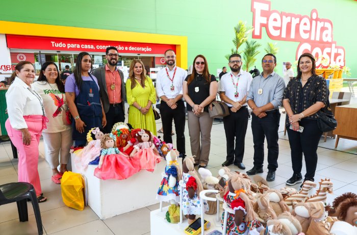 Abertura de feira no Ferreira Costa na Semana da Criança