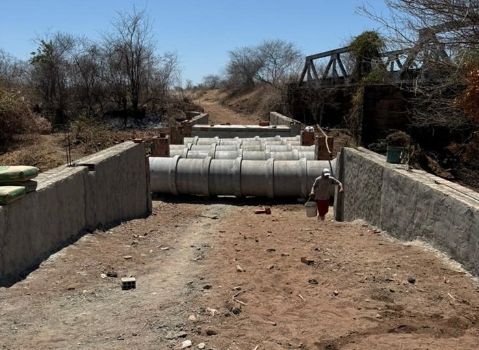 Construção de passagem molhada na Comunidade Rural Riachão dos Anísios