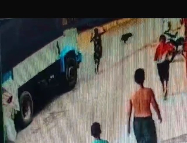 Caminhão do Lixo no momento do atropelamento