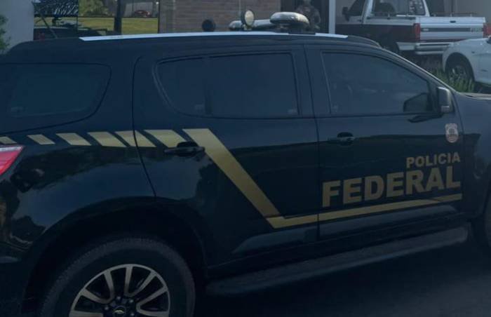 Prisão de homem com imagens de abuso sexual infantil
