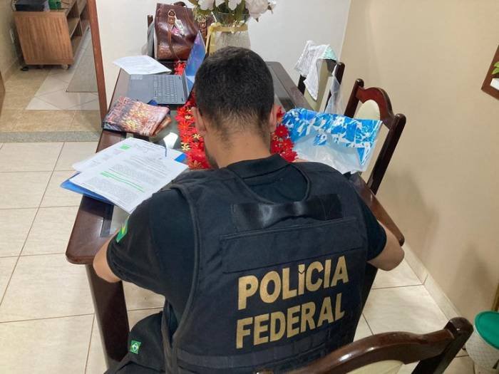 Prisão de homem por posse de material de abuso sexual infantil