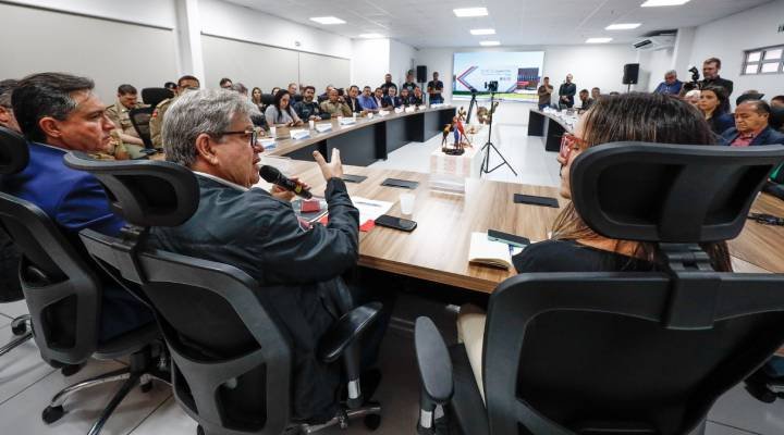 Governador João Azevedo em reunião com a Segurança do Estado
