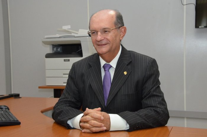 Desembargador, Aluizio Bezerra