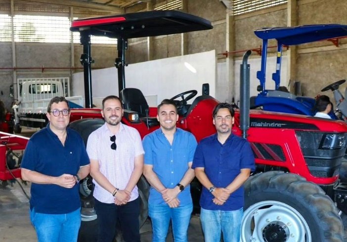 Trator destinado pelo deputado federal Gervásio Maia ao município de Paulista 