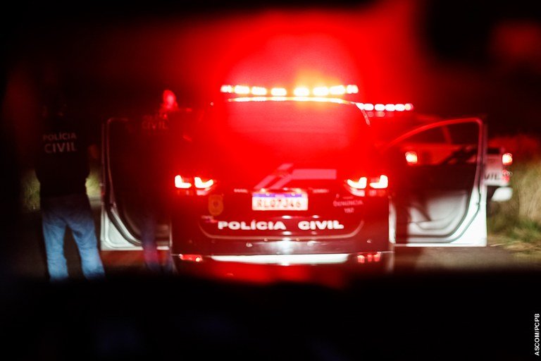 Viaturas da Polícia Civil em diligências