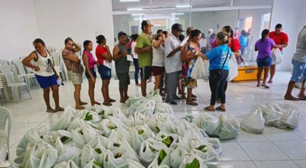 Entregas de cestas de alimentos em Aparecida