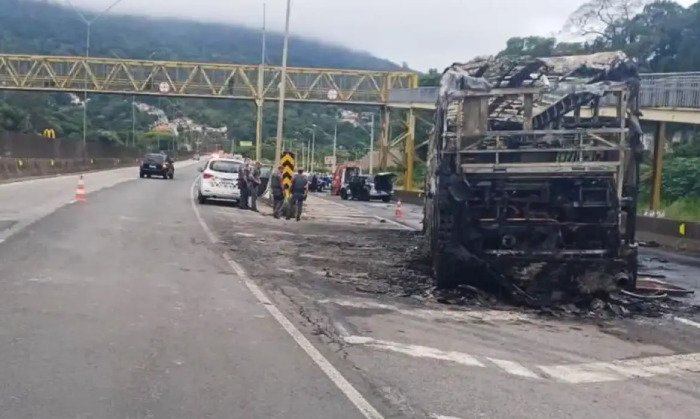 Emboscada contra um ônibus da torcida Máfia Azul, do Cruzeiro