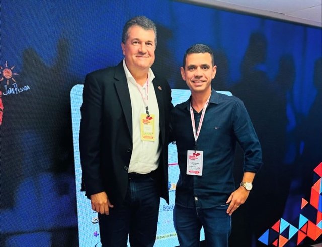 Prefeito Eleito, Alberto de Braz ao lado do presidente da FAMUP, George Coelho