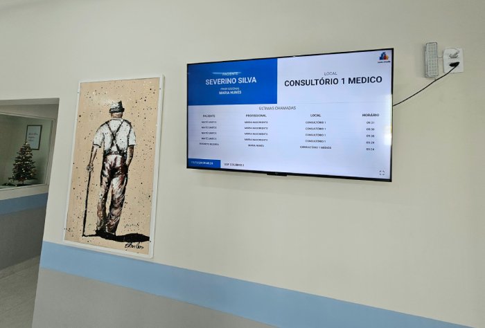 Painéis eletrônicos nas unidades de saúde