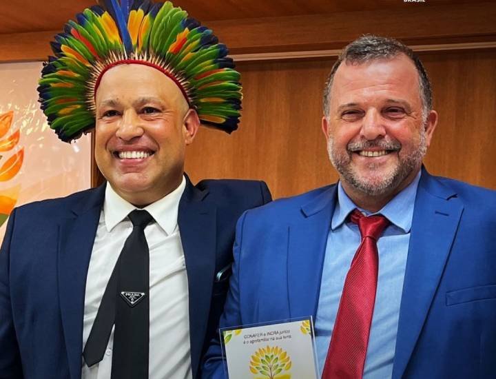Presidente Carlos Lopes ao lado de César Aldrighi, presidente do INCRA
