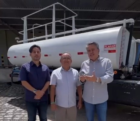 Entrega de caminhão para o município de Coremas 