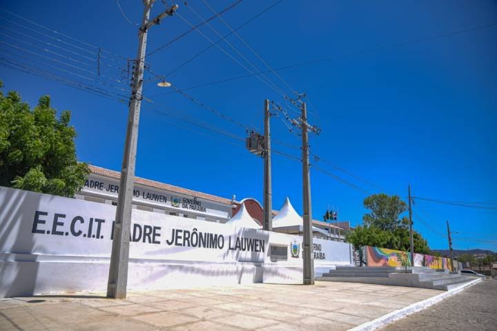 Governo do Estado, inaugura escola em Santa Luzia