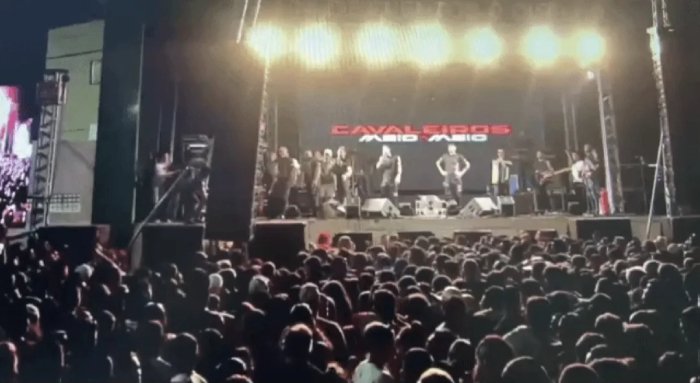 Desabamento de estrutura de som