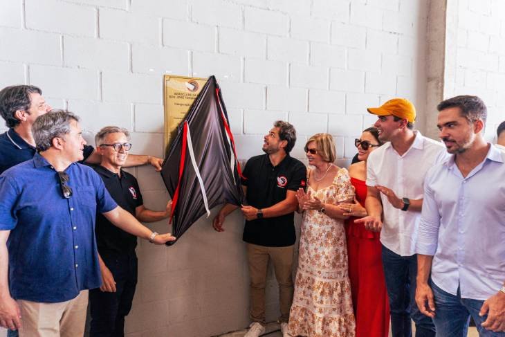 A desembargadora Fátima Bezerra, esposa do homenageado ex-governador José Maranhão, emocionou-se 