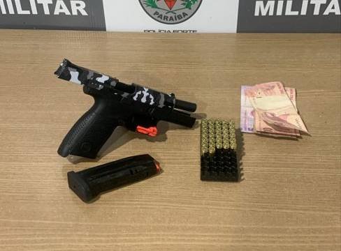 Arma furtada de stand de tiros recuperada