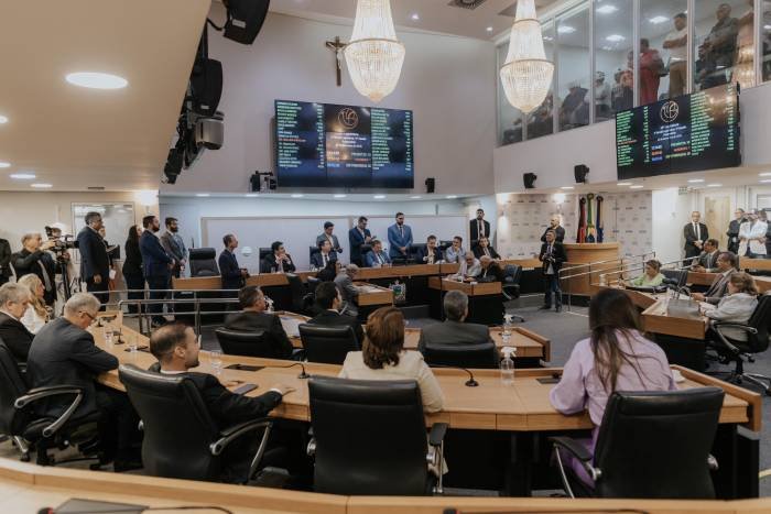 Adriano Galdino, reeleito presidente da Assembleia