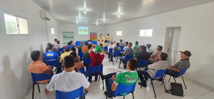 Capacitação sobre caprinos leiteiros e ovinos de corte