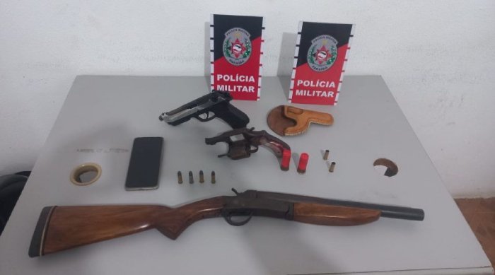 Apreensão de armas de fogo em ação da Polícia Militar