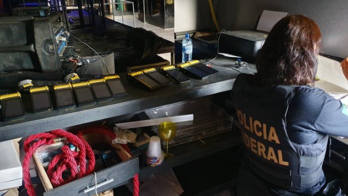 Combate fraudes bancárias eletrônicas e lavagem de dinheiro
