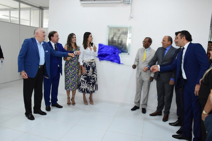 Descerramento da placa de inauguração