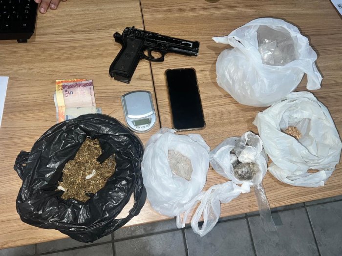 Apreende de drogas e simulacro