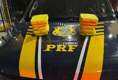 Apreensão de 10 tabletes de pasta base de cocaína em Sobrado
