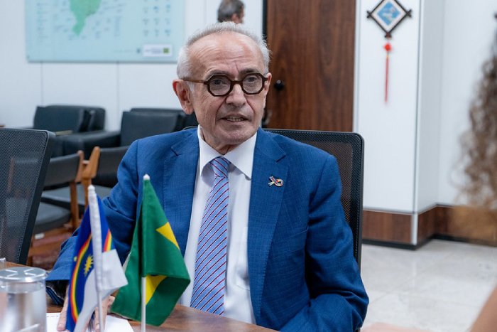 Cícero Lucena celebra parceria com o BRB