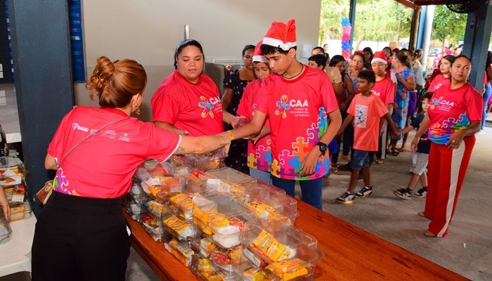 Governo realiza festa de Natal para 400 crianças autistas do CAA da Capital